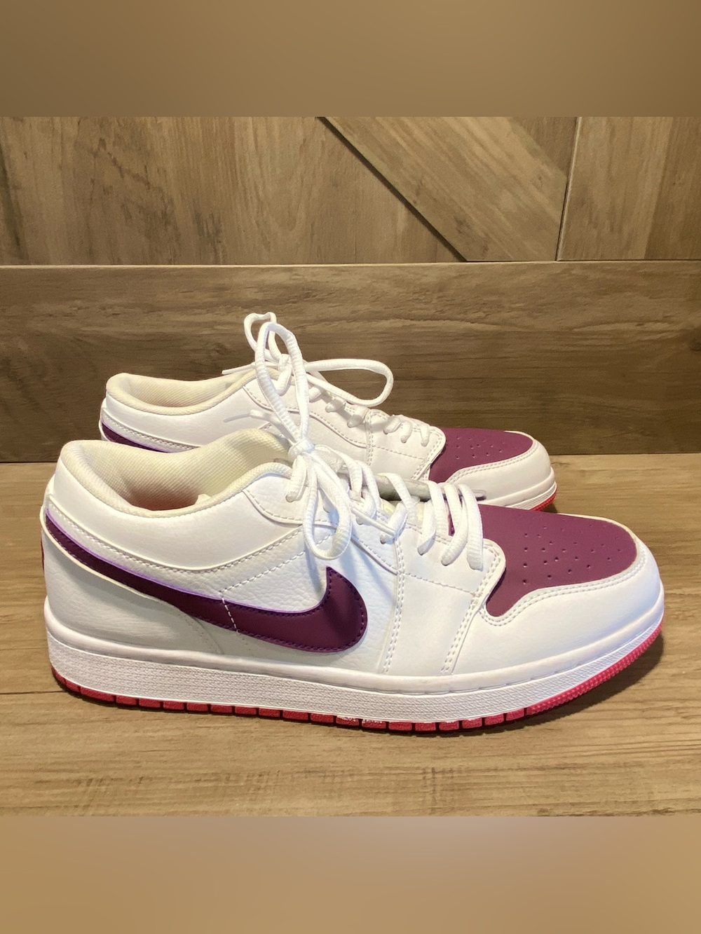 Jordan 1 Low “White Berry” Color Way 554723-161 SZ 9.5